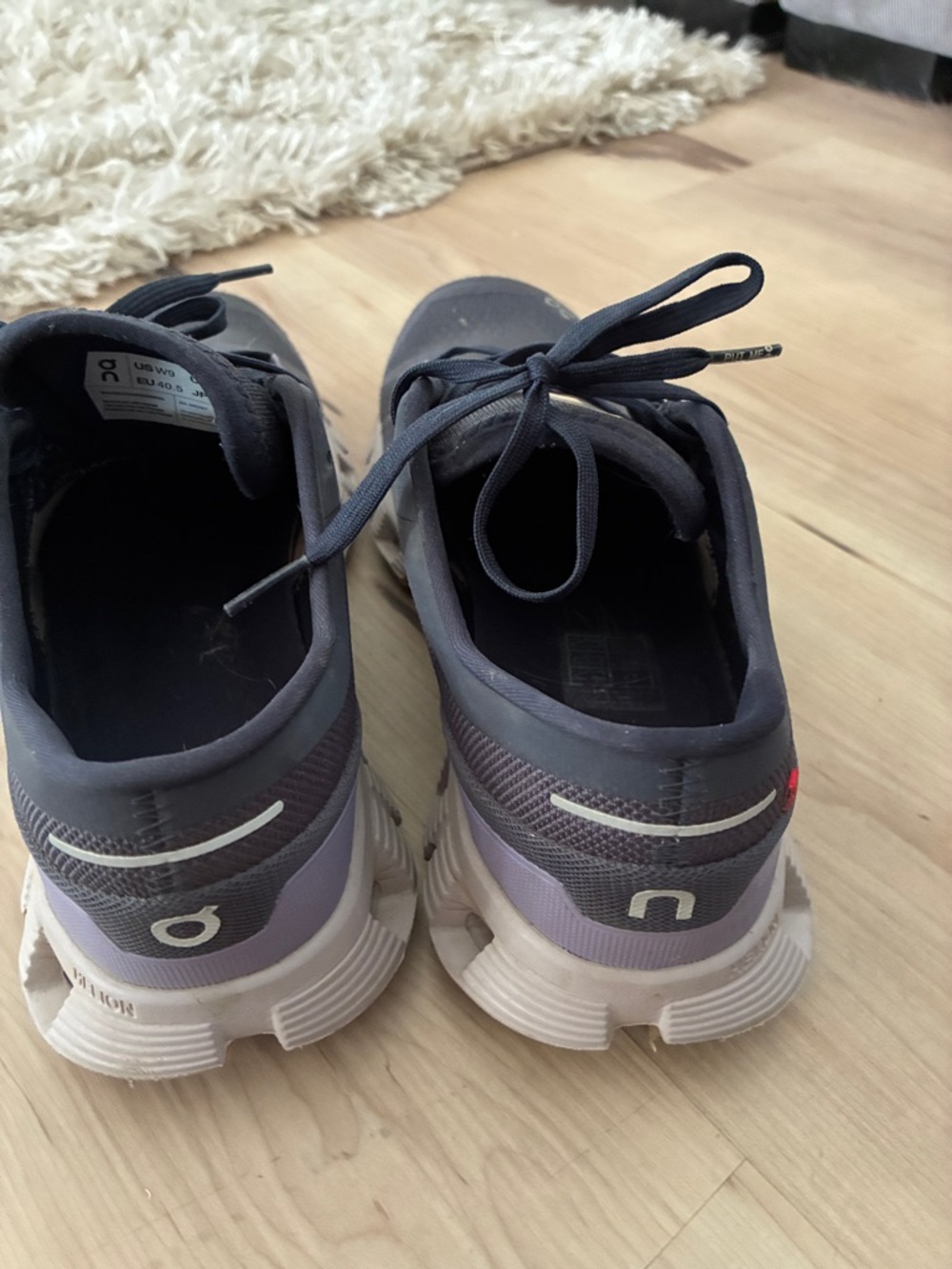 On Cloud navy and purple running shoes - Picture 2 of 3